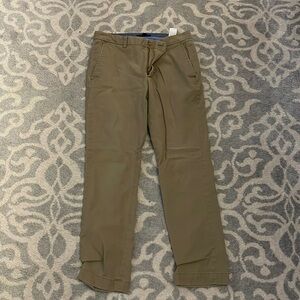 Banana Republic Aiden Chino khakis. Size 31 x 30. Lightly worn.